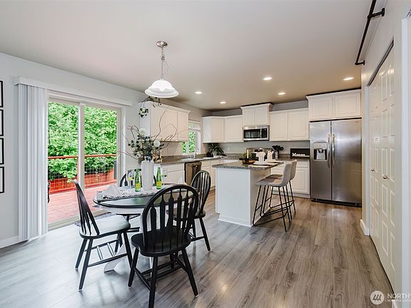 5th image of 675 SE Olga Circle