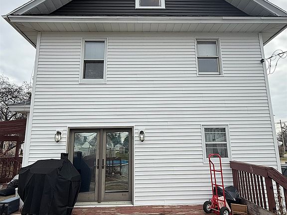 2nd image of 660 Cochrane St