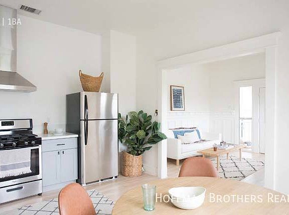 2nd image of 402 1/2 N Avenue 54