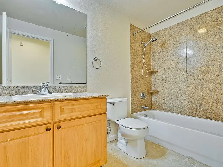 Encinal Place Apartments — Photo 29