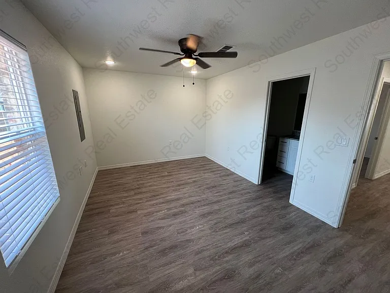 2121 Bobwhite Ct. — Photo 6
