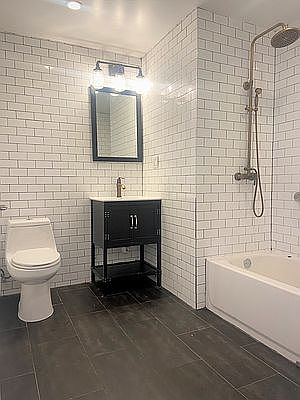 5th image of 431 Bainbridge St APT 1