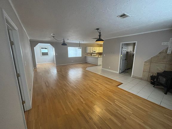 4th image of 608 W Allen Ave