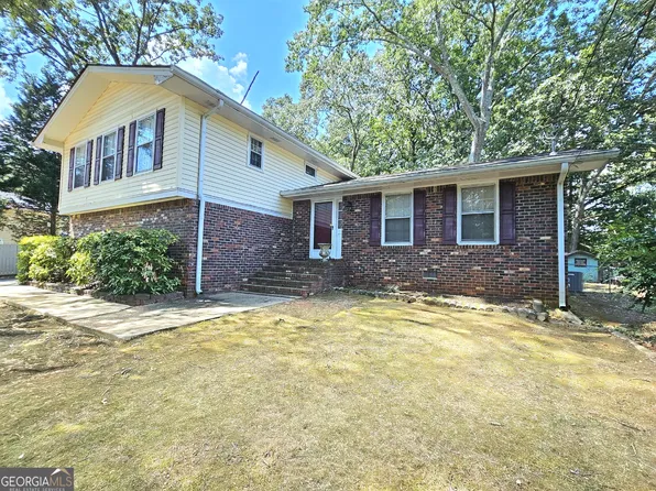 1385 Lake Lucerne Rd SW, Lilburn, GA 30047