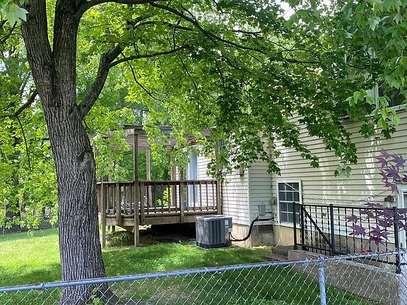 5th image of 4829 Welford St