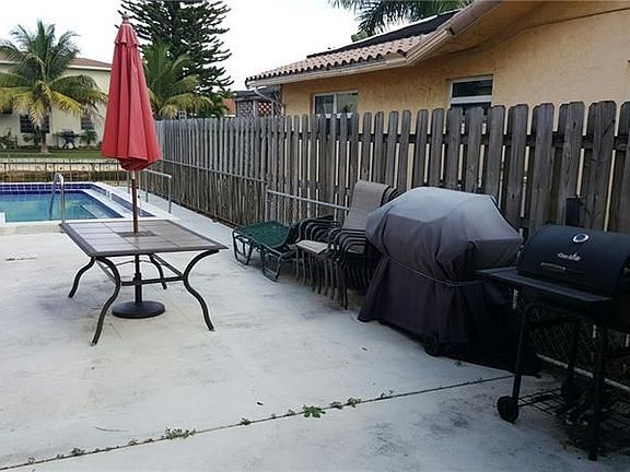 3rd image of 1401 NE 57th Pl APT 6
