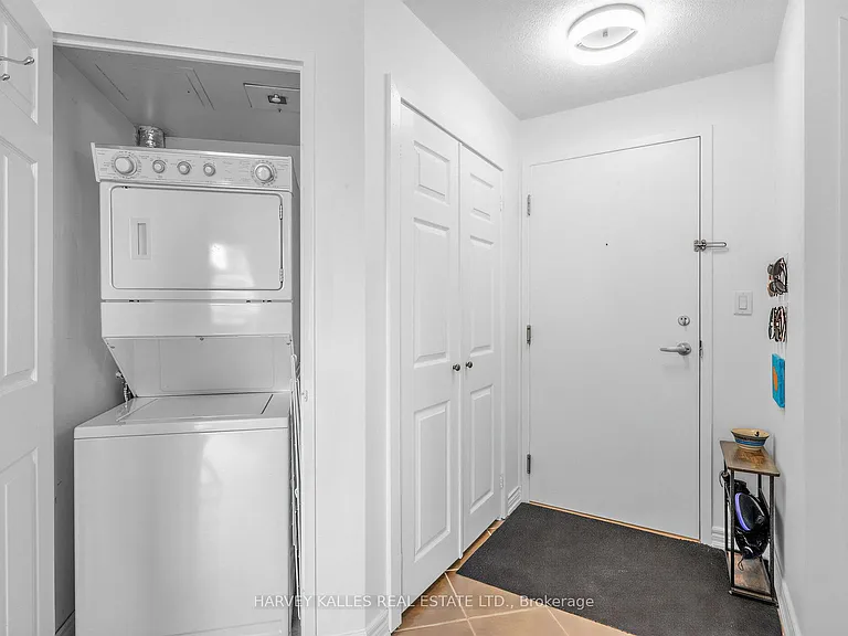1369 Bloor St W #905 — Photo 2