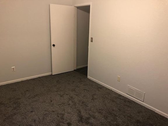 5th image of 531 NE 6th St APT C