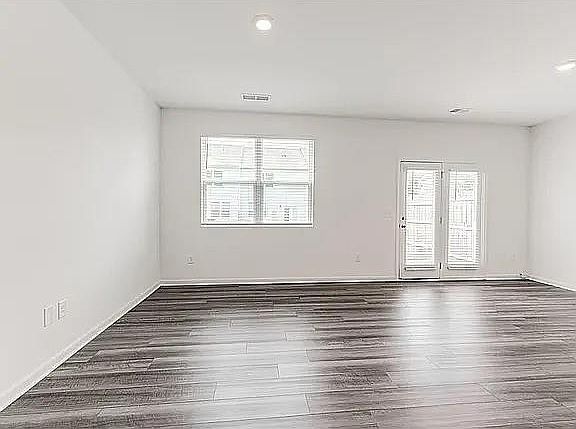 3rd image of 203 Fenchurch Way