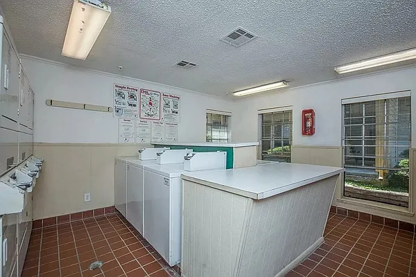 Riverwalk Apartment Homes — Photo 18