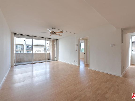 5th image of 5429 Newcastle Ave APT 224