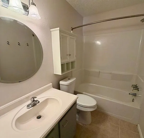 18210 Almonte Ln — Photo 3