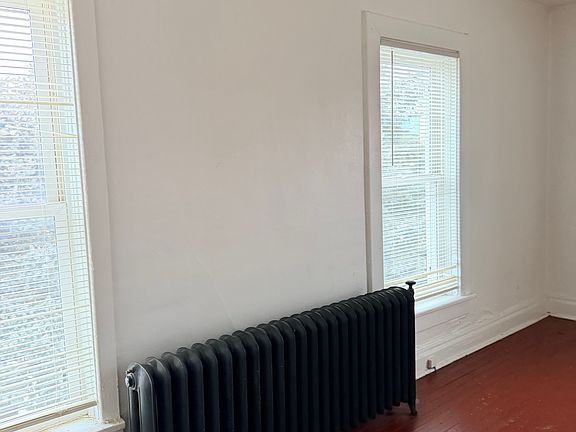 4th image of 4839 Leavenworth St APT 4