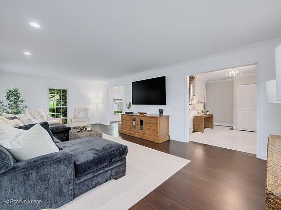 3rd image of 1324 Laurie Ln