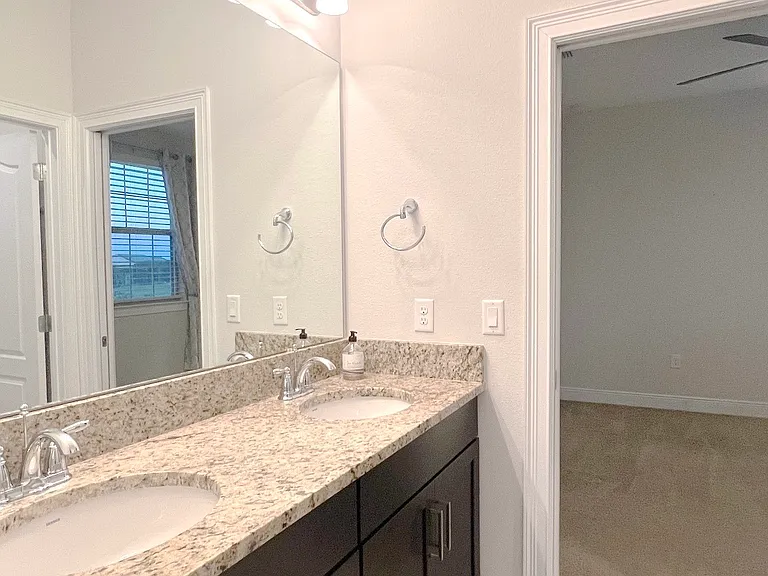 13147 Woodford St — Photo 21