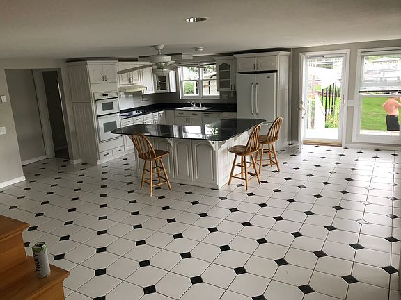 Island that seats 7+