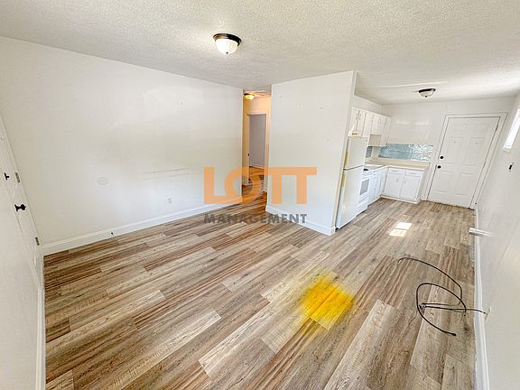 4th image of 10 Montis Dr