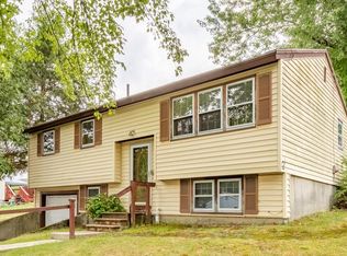 26 Wedgemere Dr, Lowell, MA 01852