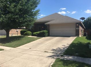 819 Ridgecrest Rd, Grand Prairie, TX 75052