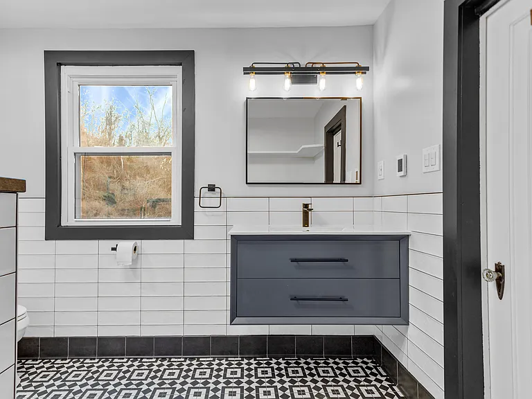 2 Gregory St — Photo 22