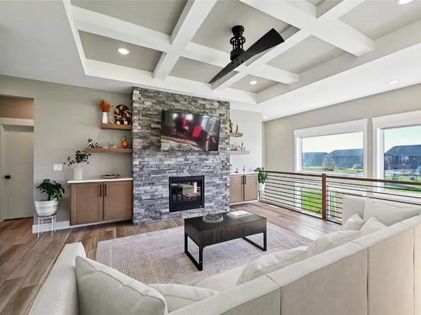 1335 Cedar Springs Dr, Marion, IA 52302