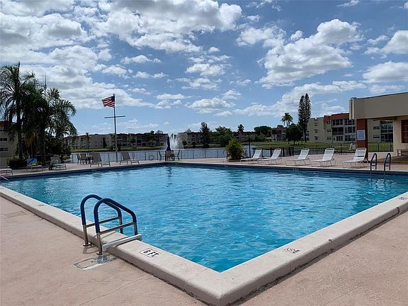3rd image of 8080 N Sunrise Lakes N #303