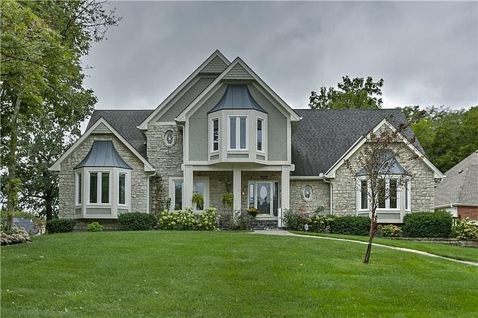 1st image of 3308 Thornbird St