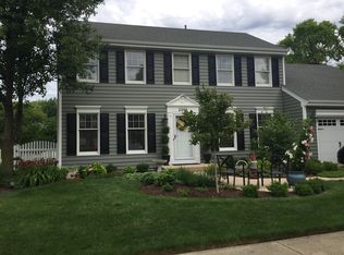 2206 Foxhill Ct, St Charles, IL 60174