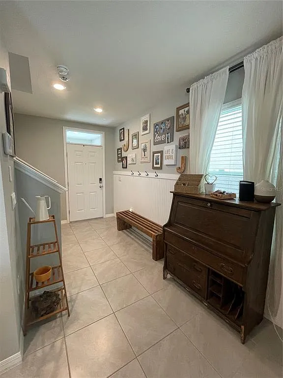 4 bed, 2.5 bath, 2260 sqft, $2,550 — Photo 3