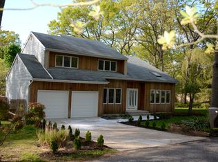 74 19th St, Wading River, NY 11792