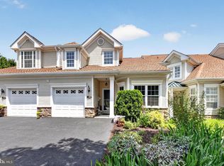 18 Dresner Cir, Upper Chichester, PA 19061