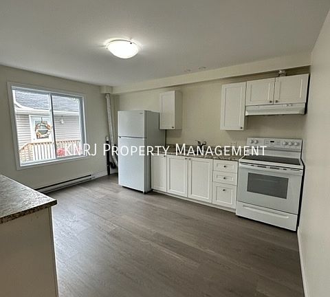 4th image of 128 Oakwood Ave #1