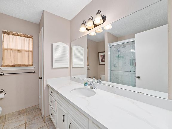 3rd image of 25902 Fairbrook Ln