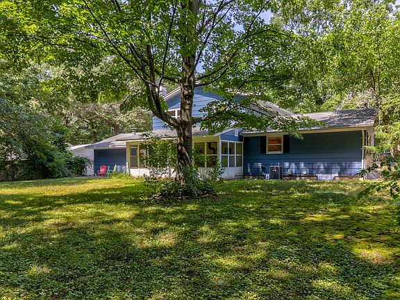 4th image of 379 Greenwood Ave
