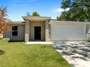 312 Bounding Main St, Mabank, TX 75156