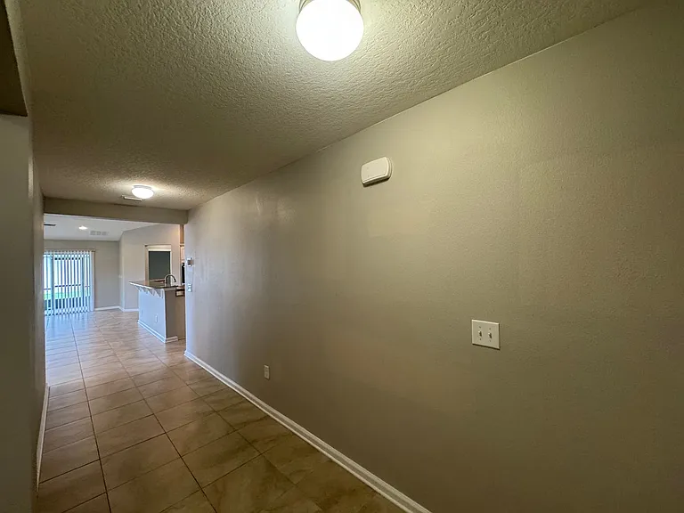 604 Champion Ridge Dr — Photo 4