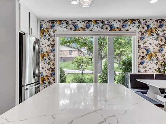 5th image of 402 Glan Tai Dr