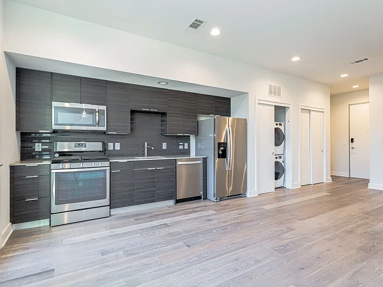 1800 E 4th St #306 — Photo 3