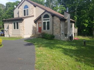 123 Starlight Dr, East Stroudsburg, PA 18302