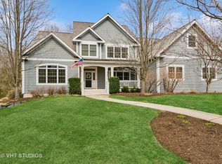 425 Woodland Trl, Lindenhurst, IL 60046