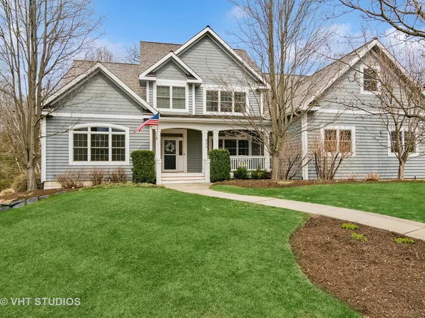 425 Woodland Trl, Lindenhurst, IL 60046
