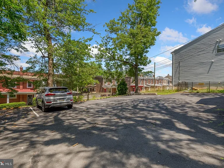 350 Green Ln #2R — Photo 19