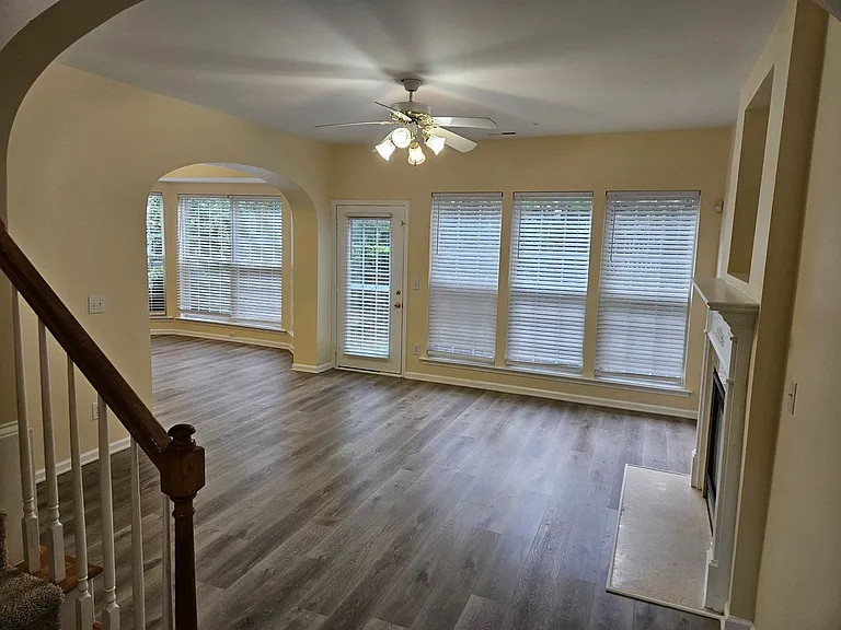 4929 Delta Lake Dr — Photo 2