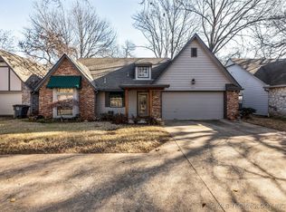 5515 S Columbia Ct, Tulsa, OK 74105