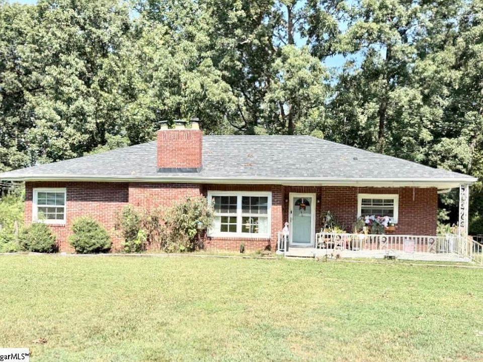 1st image of 16 E Washington Cir