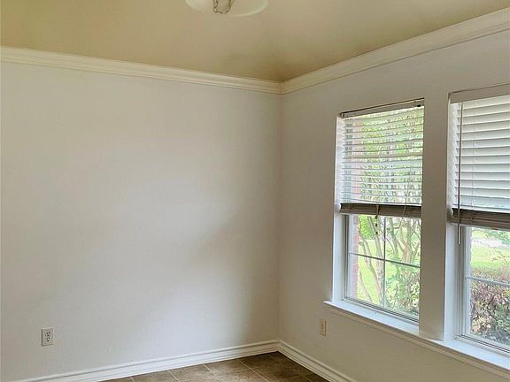 3rd image of 116 Glenview Dr