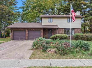 2221 W Rd Dr, Springfield, IL 62711