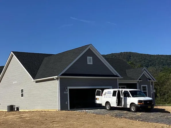 8700 Regal Dr, Mercersburg, PA 17236