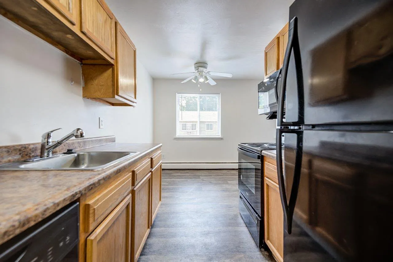 Lake Vista Apartment Homes — Photo 3