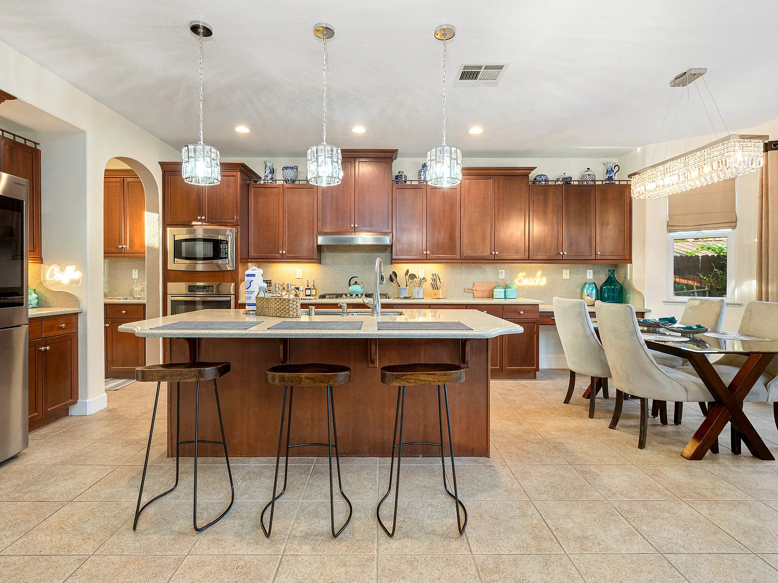 4 bed, 3094 sqft, $4,800 — Photo 4